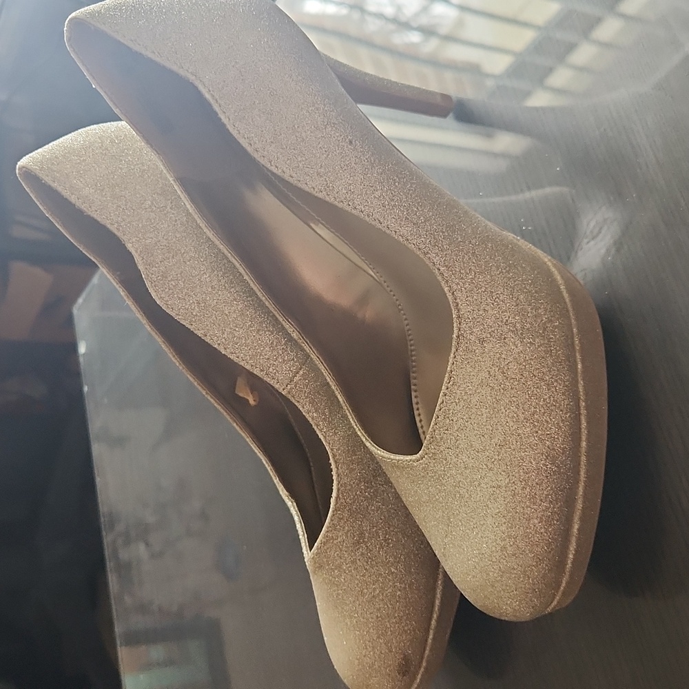 Fioni Light Gold Pumps